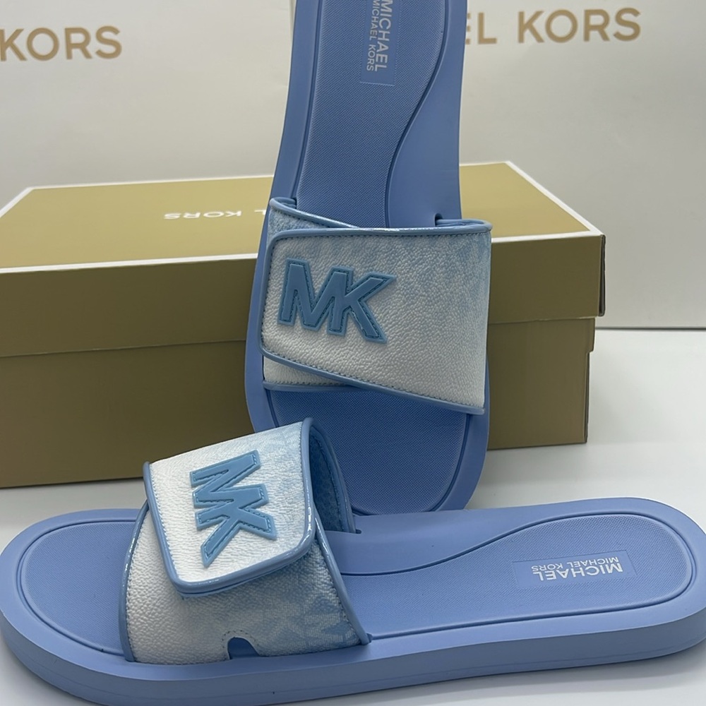 Michael Kors Slide Logo Sandals Palmer Ombré Signature
Light Sky
NWT - Picture 14 of 16